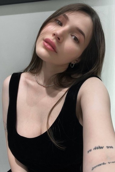 Darina, beautiful Russian escort who offers oral job in Rome