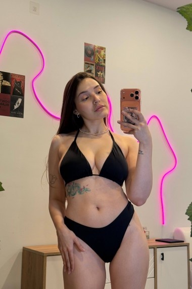 Darina, beautiful Russian escort who offers dates in Rome