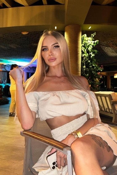 Gyara, beautiful Russian escort who offers massages in Rome